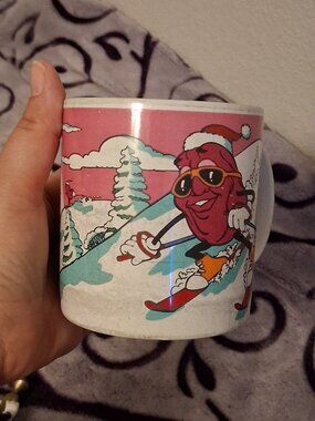 Vintage 1988 California Raisins Coffee Christmas Ski Snow Mug & PVC Figures Lot
